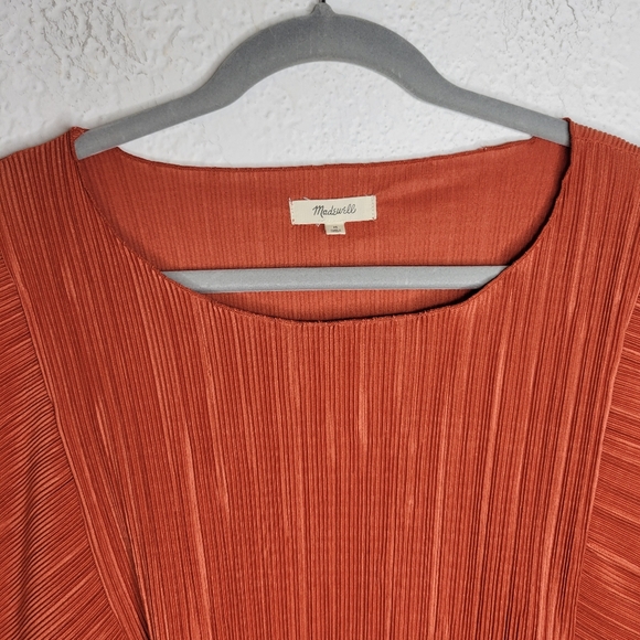 Madewell Texture and Thread Micropleat Top Size Medium Rust, Burnt Orange - Picture 5 of 10